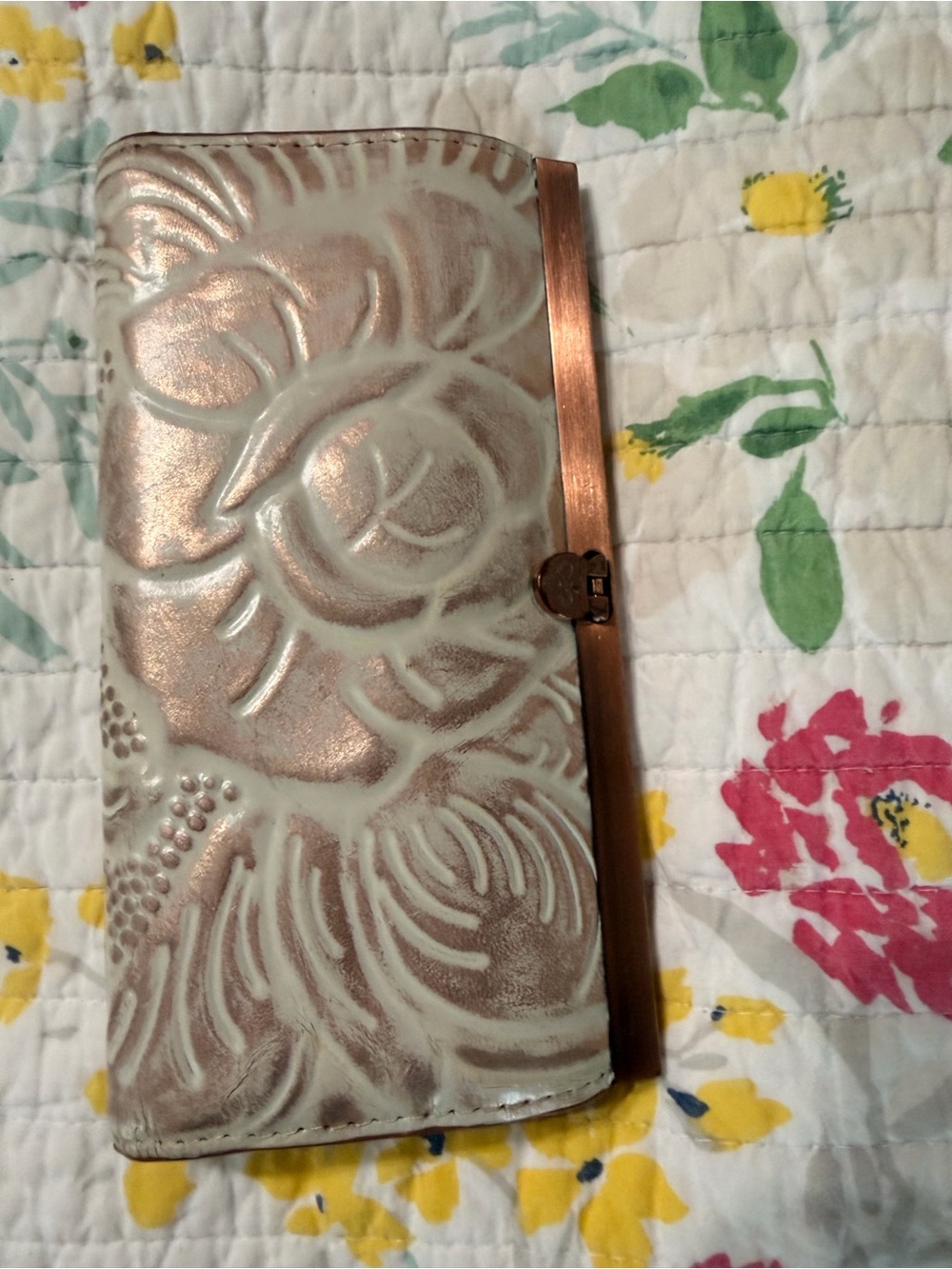 Patricia Nash Floral Embossed Metallic Clutch Wallet - Cream & Rose Gold - Picture 5 of 8